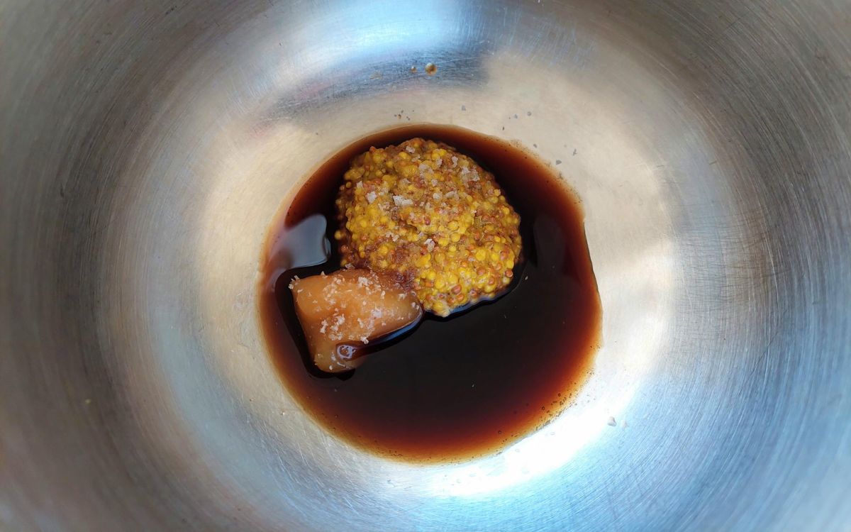 홀그레인 머스타드, 중국 흑식초, 마누카 꿀, 훈제 바다 소금