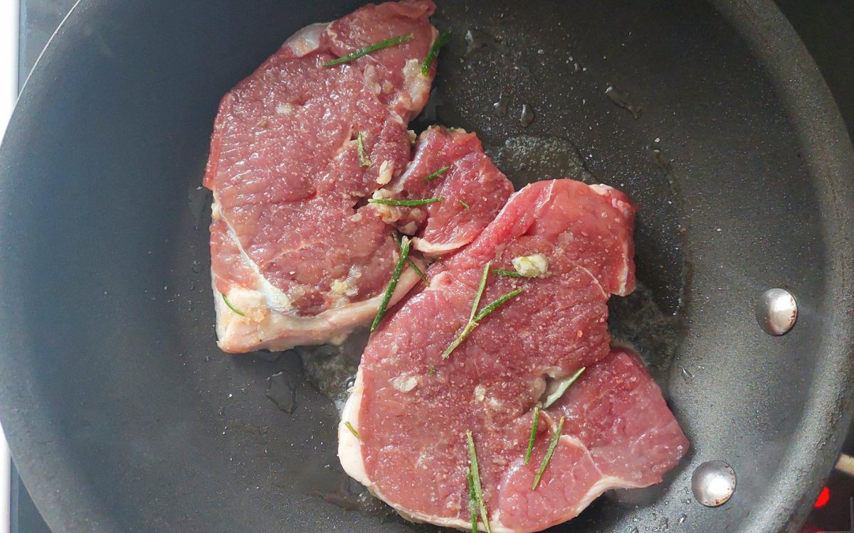 Lamb Leg Steaks ਸੀਅਰਿੰਗ